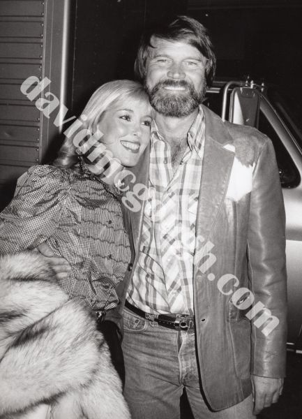 Glen Campbell and girlfriend, Kim 1982, Los Angeles.jpg